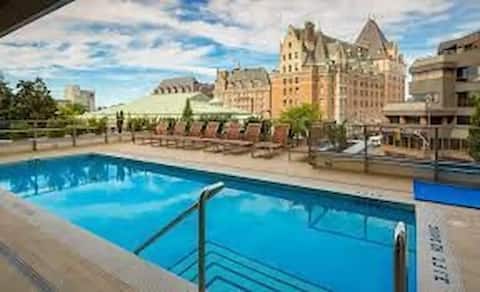 Waterfalls Hotel - Deluxe suite downtown with pool