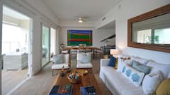 The+Blue+House+Luxury+Seafront+Apt.+Club+Hemingway