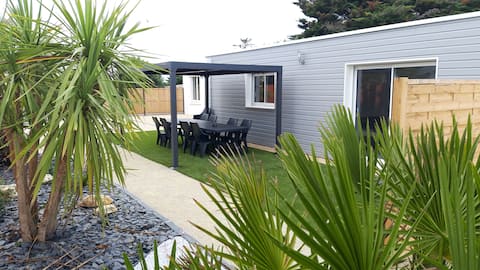 Top performing Airbnb: Beachfront vacation home, sleeps 14. in La Barre De Monts