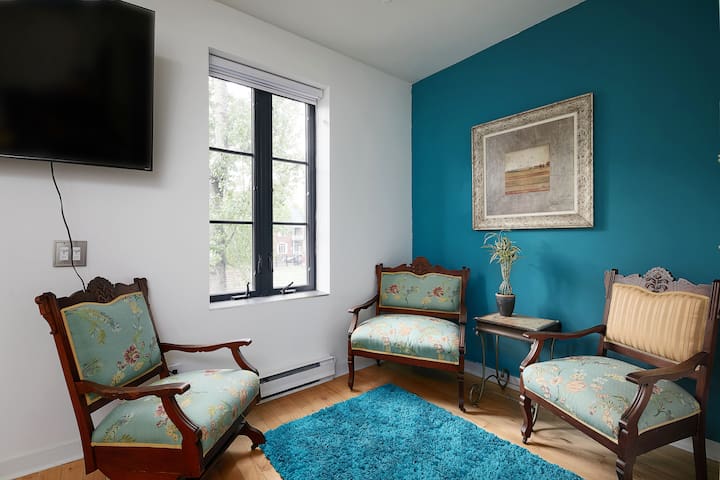 Montreal 2+1 bedroom + mezzanine + Mountain view