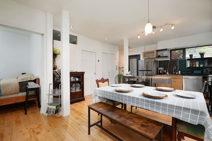 Montreal 2+1 bedroom + mezzanine + Mountain view gallery image 2