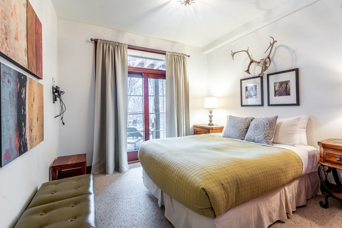 nivel më i ulët, krevat dopio "queen", shëtitje për në spa dhe oborr