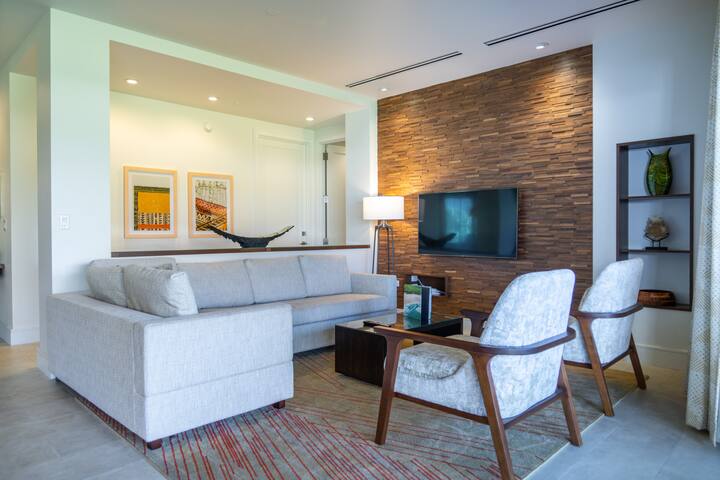 Luxe private villa w/lanai + BBQ, steps to beach gallery image 5