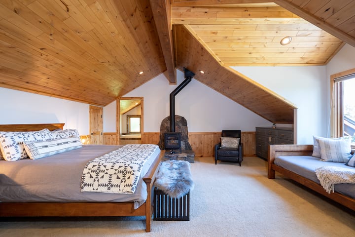 غرفة النوم الرئيسية رقم2 - سرير كبير وسرير مزدوج