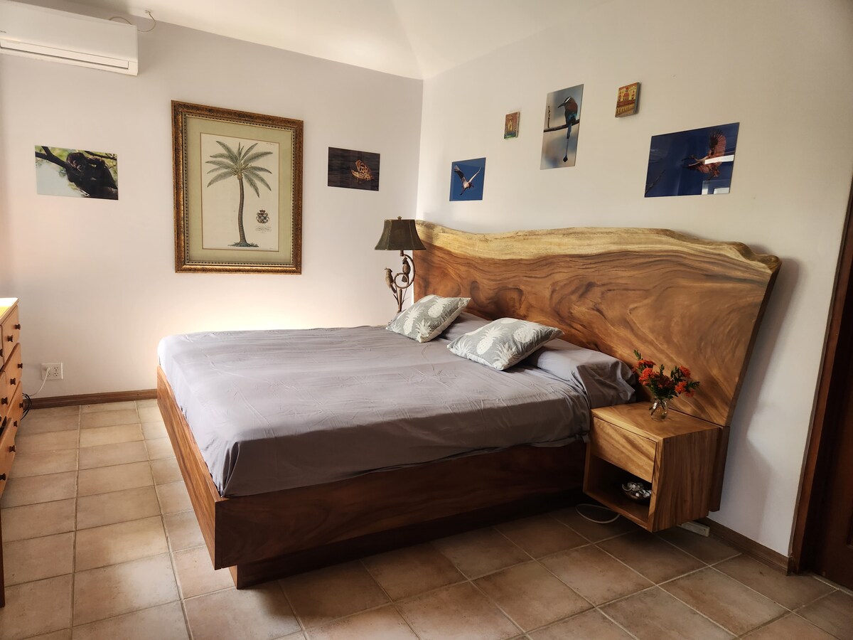 Artizian king bed with hybrid (memory foam)