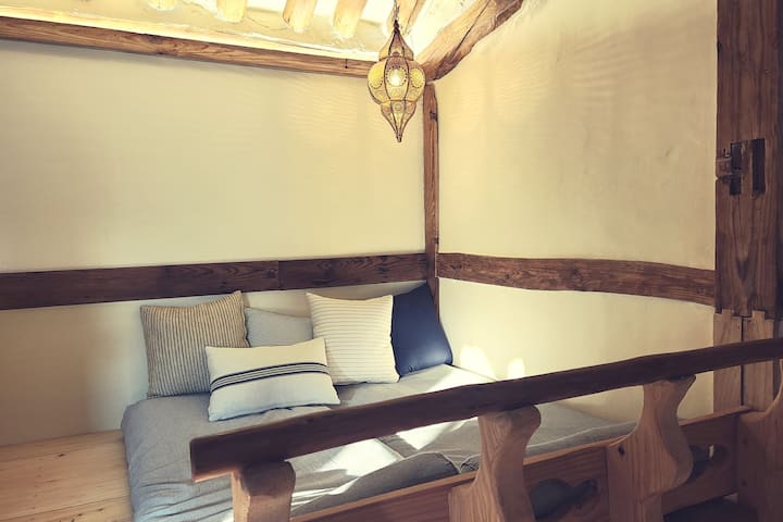 Гледайте филма удобно във втория
всекидневна зона на беседката. 