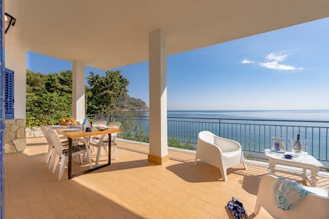 Grecale Beachfront Apartment- direct beach access