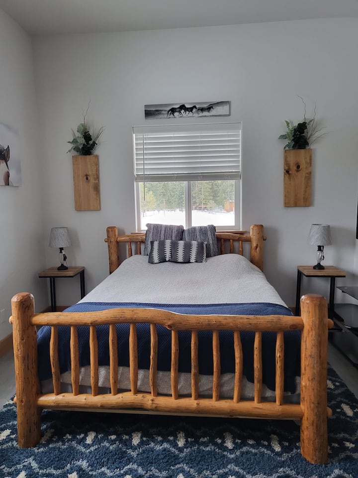 Small Studio on a Mini Horse Farm near Silverwood Farm stays for Rent