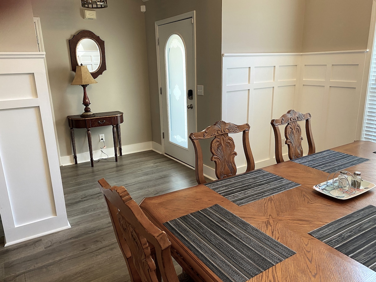 Peaceful, 4 Bedroom, 2 Bath ranch, near everything