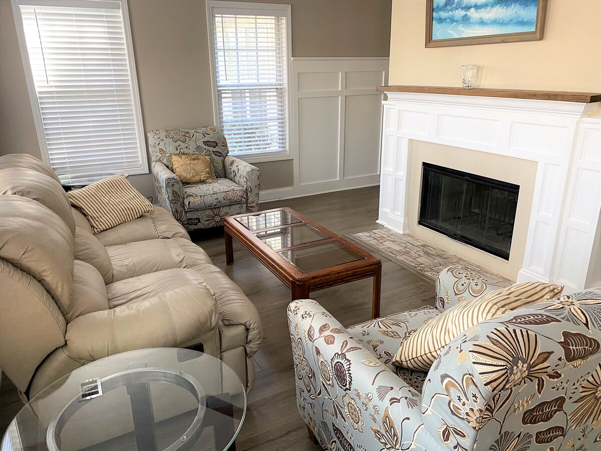 Peaceful, 4 Bedroom, 2 Bath ranch, near everything