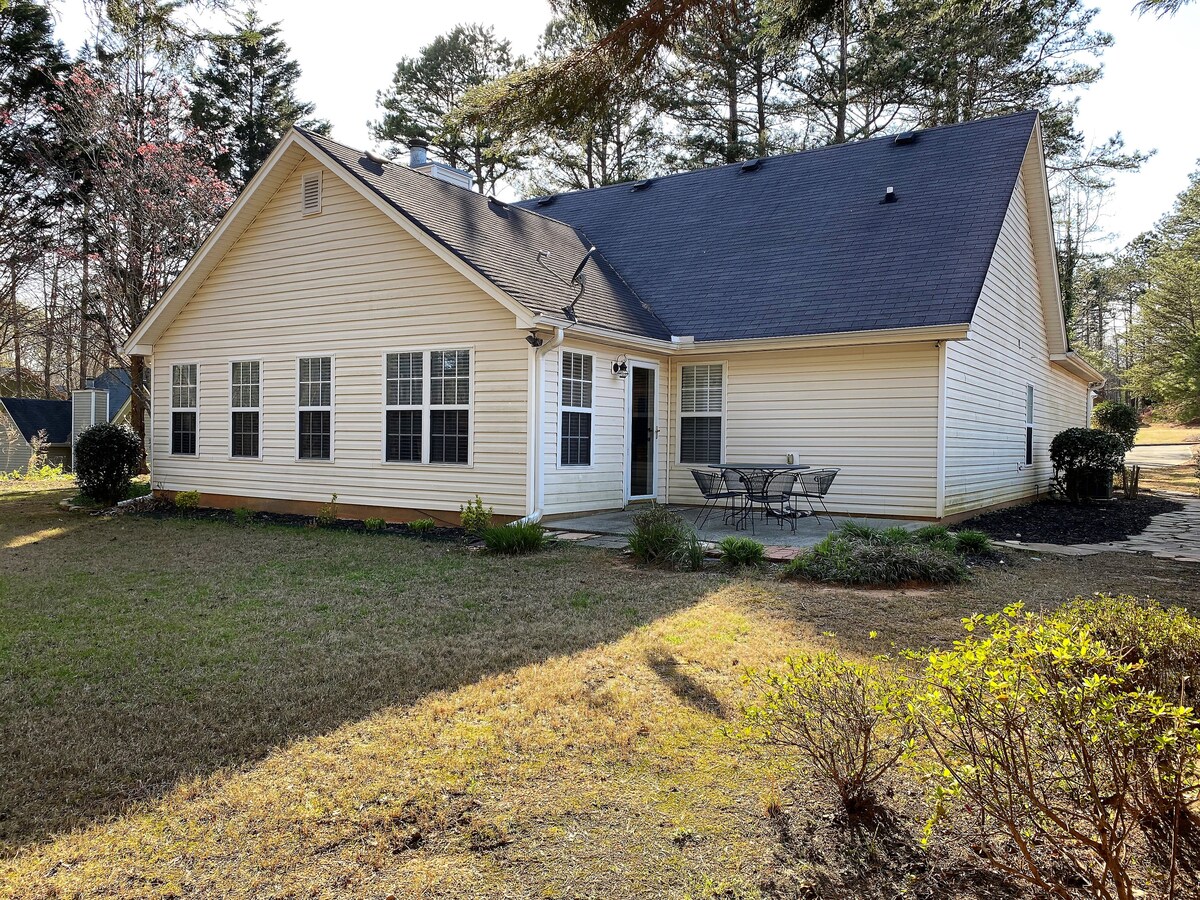 Peaceful, 4 Bedroom, 2 Bath ranch, near everything