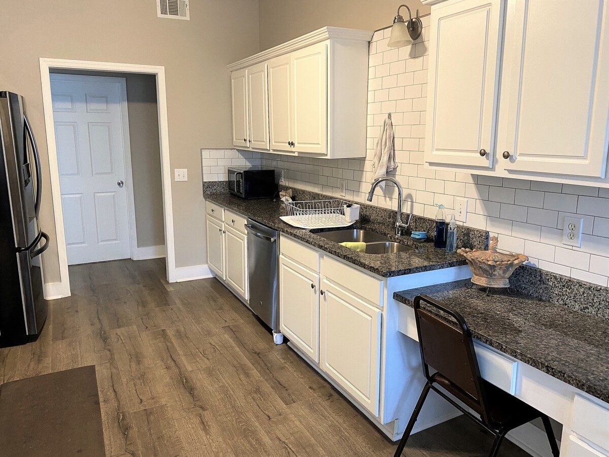 Peaceful, 4 Bedroom, 2 Bath ranch, near everything