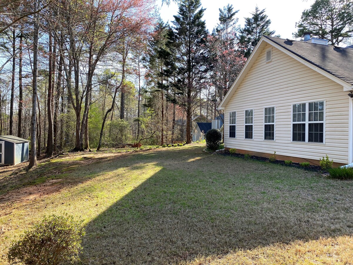 Peaceful, 4 Bedroom, 2 Bath ranch, near everything
