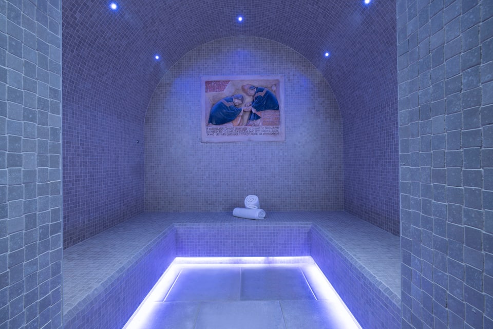 Maison Cardinal Furstemberg, a Paris townhouse with its own spa floor, Paris, Île-de-France, France, photo 7 of 10