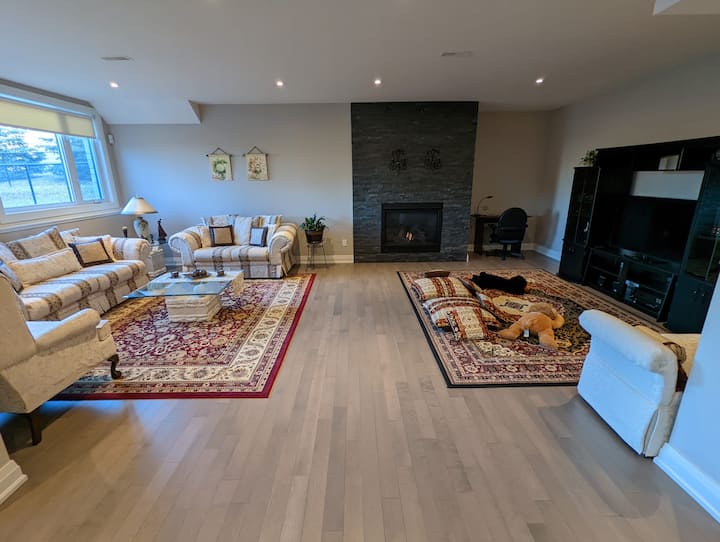 Spacious Walk-out Basement With Scenic Views - Ottawa