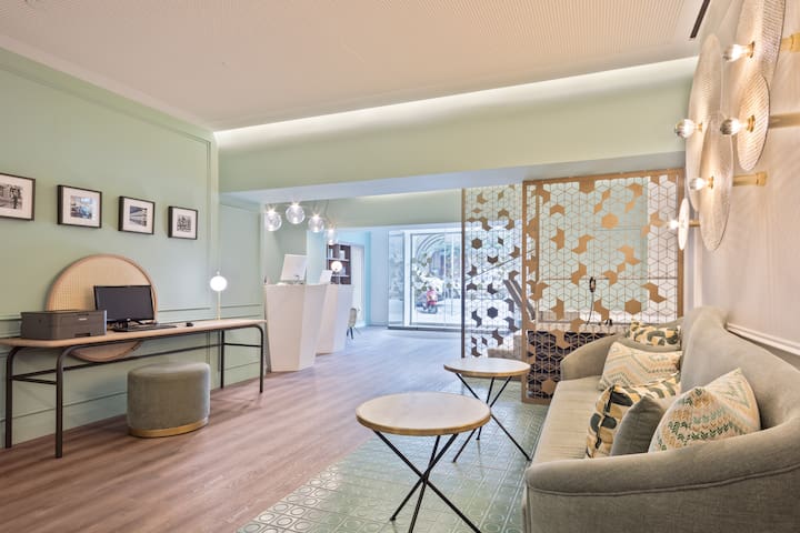 Hotel Via Augusta managed Airbnb listing 2