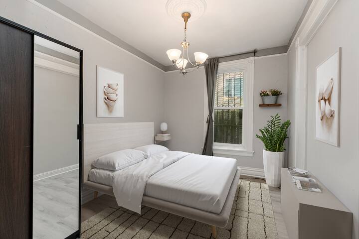 Luxurious, enormous garden flat in NoPa gallery image 4