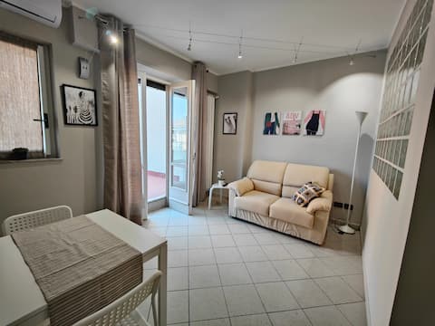 Top Airbnb: Penthouse with sunny terrace near the Metro a Torino