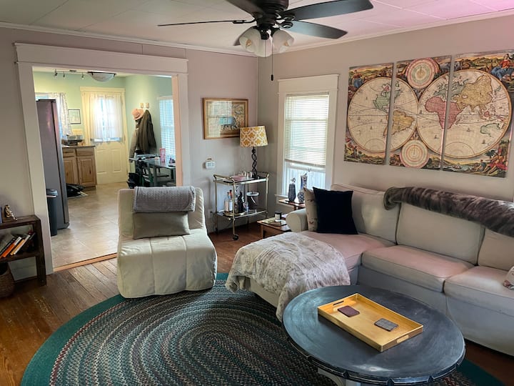 2 Bedroom Home On The Campus Of Indiana University - Bloomington, IN