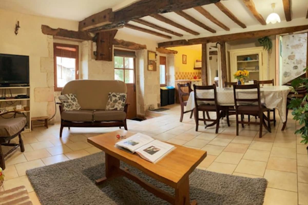 Popular Airbnb listing: Beautiful 3 bedroom house with private pool in Charente