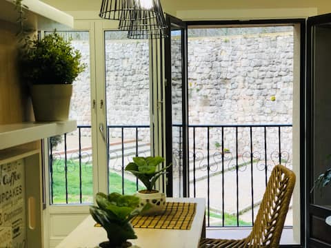 Popular Airbnb listing: Boutique Apartment/Downtown/Views/Parking in Burgos