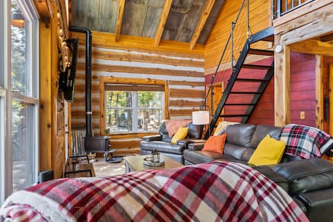 Secluded cabin getaway on 40 wooded acres!