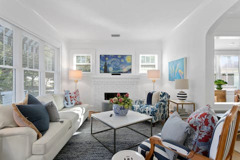 Popular Airbnb listing: Cali Casa by Crescent Lake & downtown St. Pete in St. Petersburg
