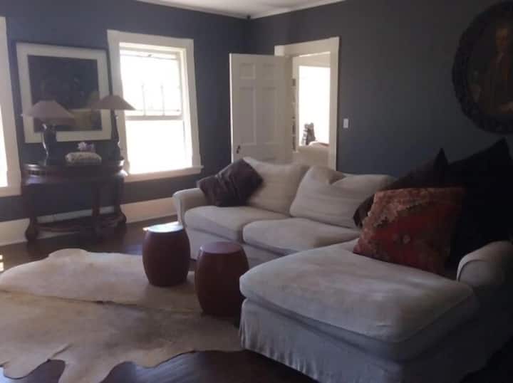 DEM/BEDROOM W/FULL EN SUITE BATH