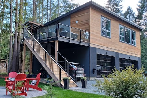 New custom-built 2 bedroom guest house.