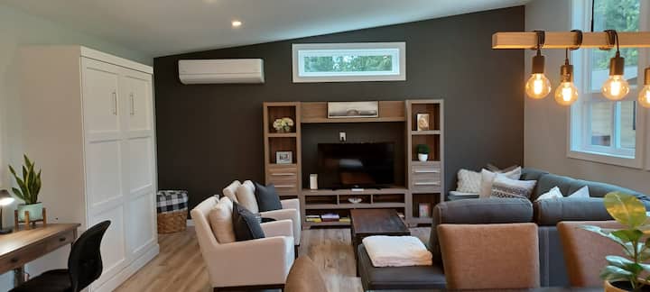 New Custom-built 2 Bedroom Guest House. - 코위찬 베이