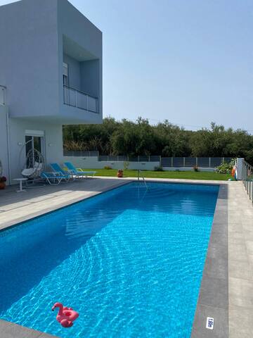 Villa Panorama Modi large pool and amazing views. gallery image 5