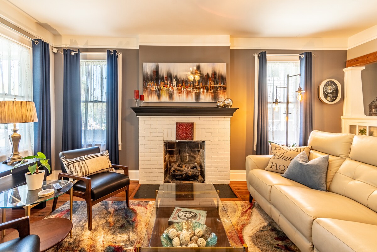 Top Airbnb: Buddy's Historic Bungalow in Springfield