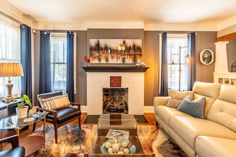 Top Airbnb: Buddy's Historic Bungalow in Springfield