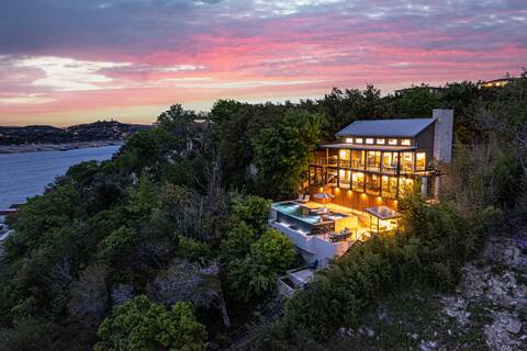 Luxury home with amazing view, pool/hot tub