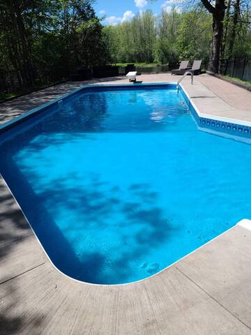 Luxurious waterfront 5-bedroom with pool and spa gallery image 3