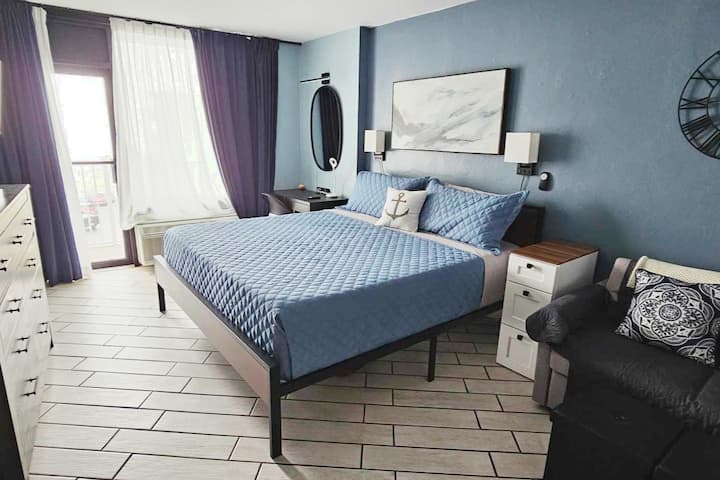Oceanfront Bliss: Ocean Front Complex: Pools Open - Daytona Beach, FL