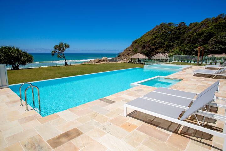 Luxury Beachfront Mansion gallery image 2