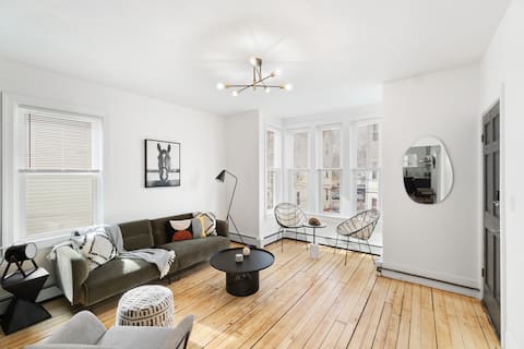 ★9-Bedrooms★ Modern & Stylish Stay for Big Grps!