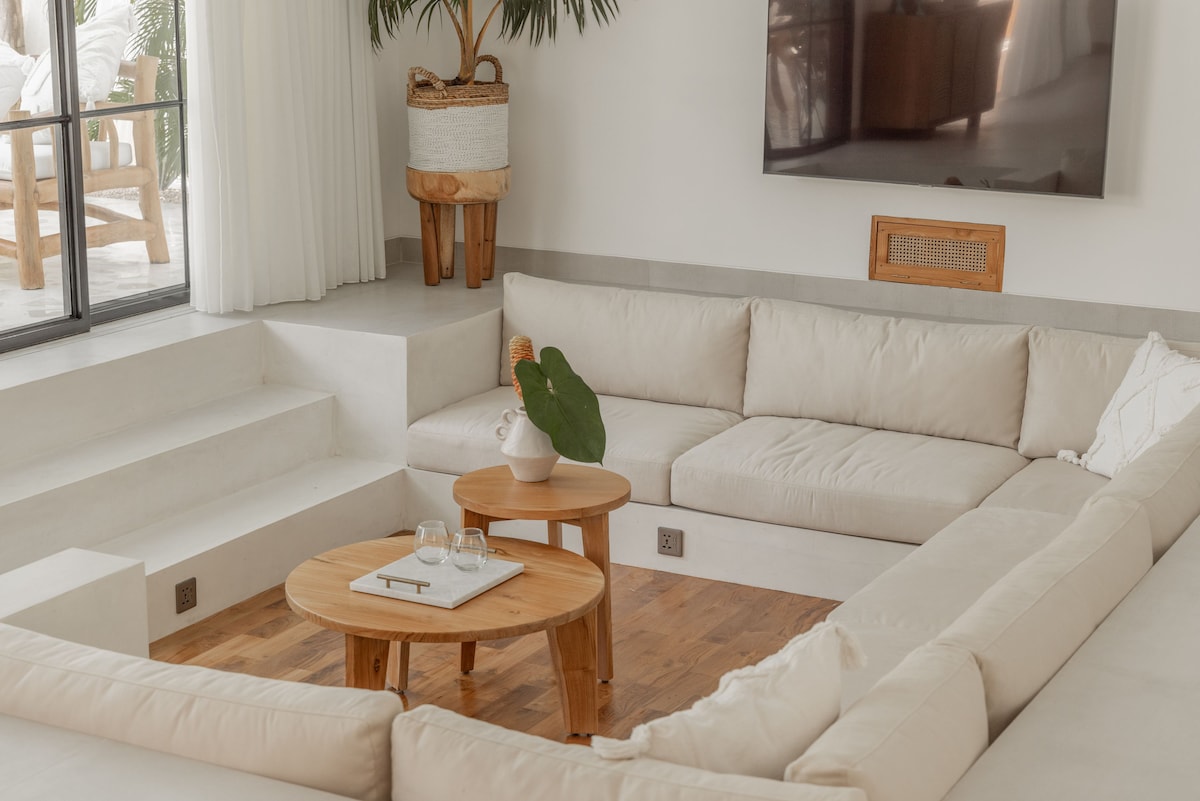 Villa in Pecatu · ★5.0 · 3 bedrooms · 3 beds · 4.5 private baths รายการ Airbnb เปรียบเทียบ