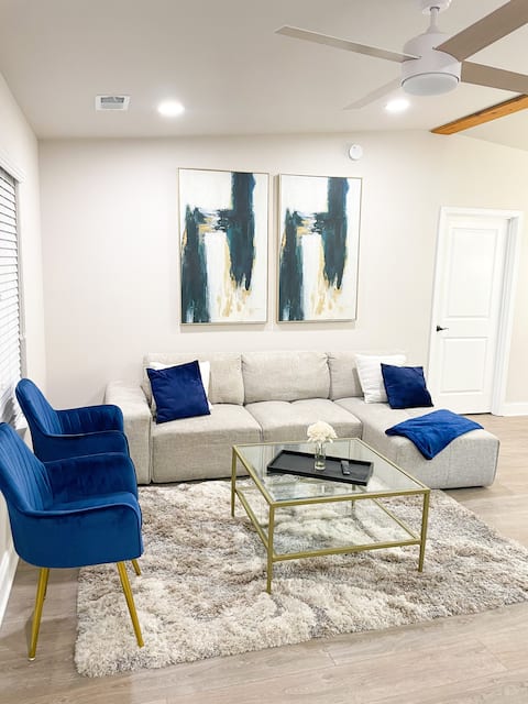 Popular Airbnb listing: Beautiful Home - Mins frm Stadium/Downtown/Airport in Mozley Park