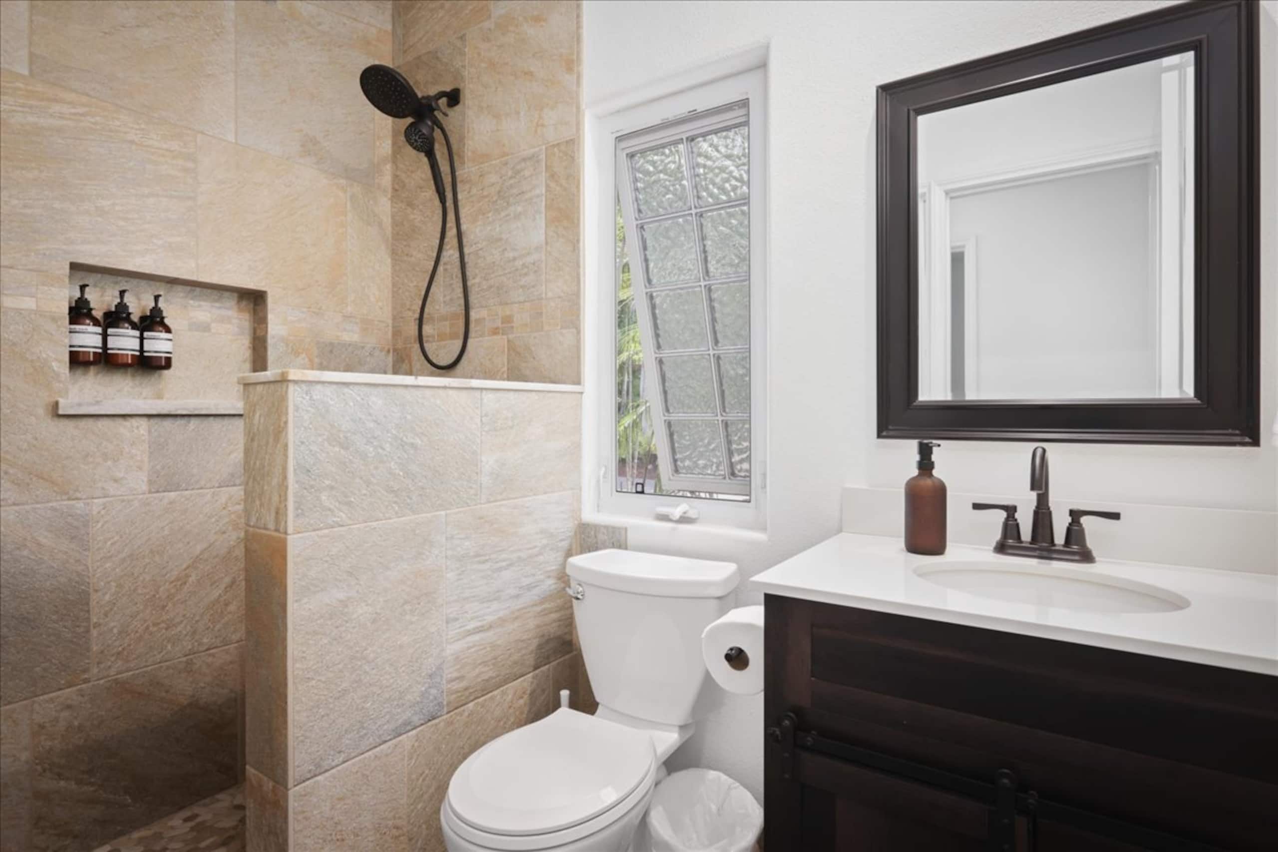 Home in Kailua-Kona · ★4.98 · 3 bedrooms · 5 beds · 2.5 private baths - Image 25