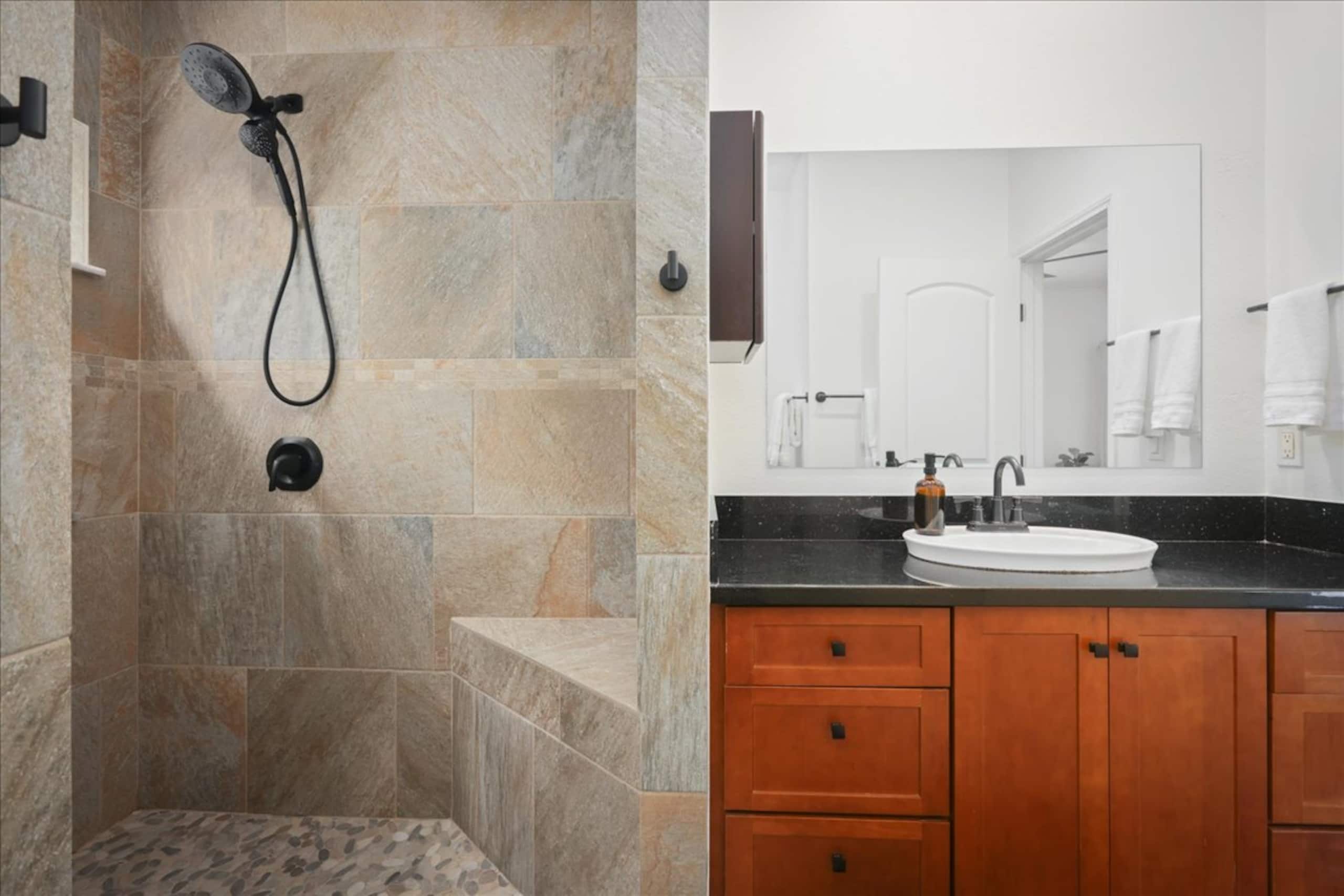Home in Kailua-Kona · ★4.98 · 3 bedrooms · 5 beds · 2.5 private baths - Image 27