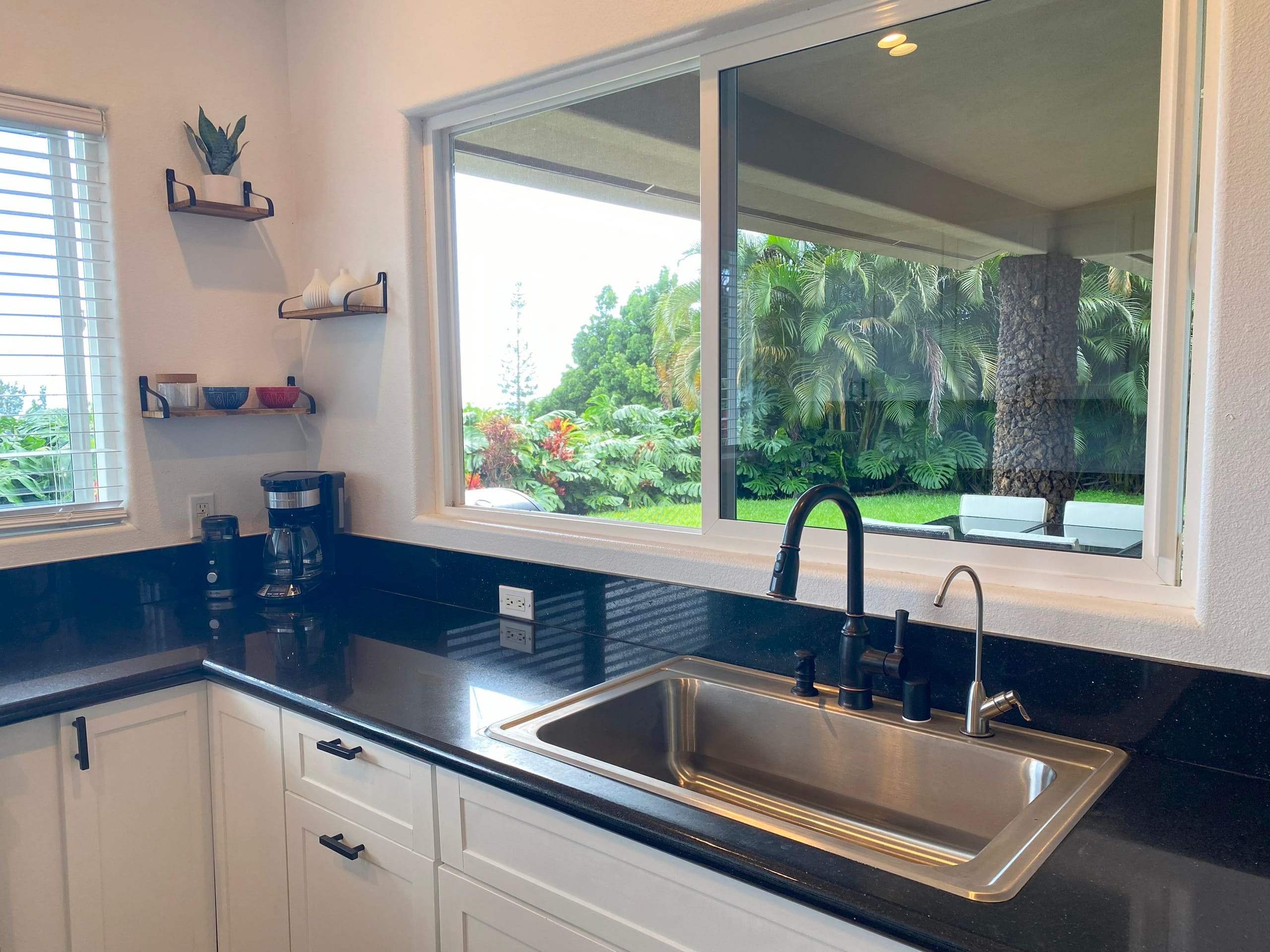 Home in Kailua-Kona · ★4.98 · 3 bedrooms · 5 beds · 2.5 private baths - Image 11