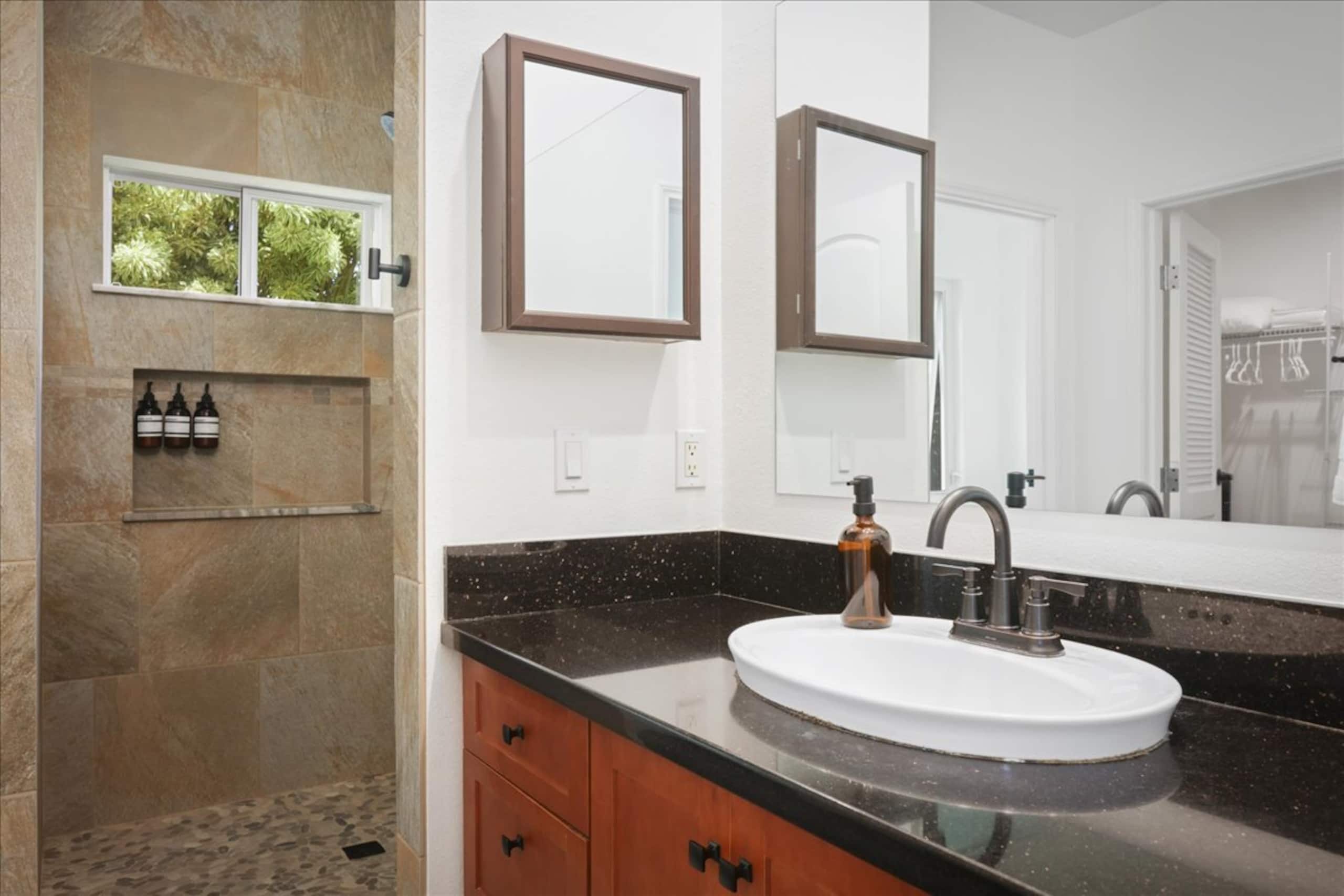 Home in Kailua-Kona · ★4.98 · 3 bedrooms · 5 beds · 2.5 private baths - Image 26
