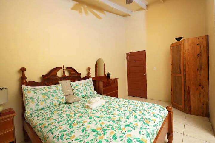 ห้องนอนใหญ่ขนาดใหญ่ 