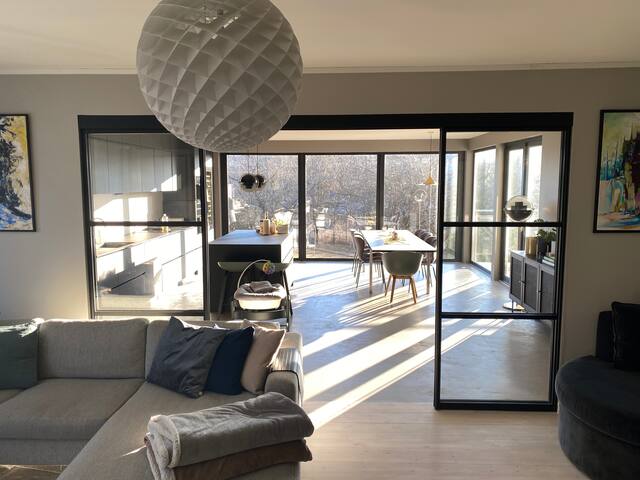 Nyoppusset luksusbolig – stor hage gallery image 2