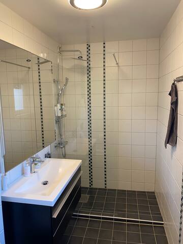 Nyoppusset luksusbolig – stor hage gallery image 5