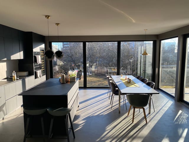 Nyoppusset luksusbolig – stor hage