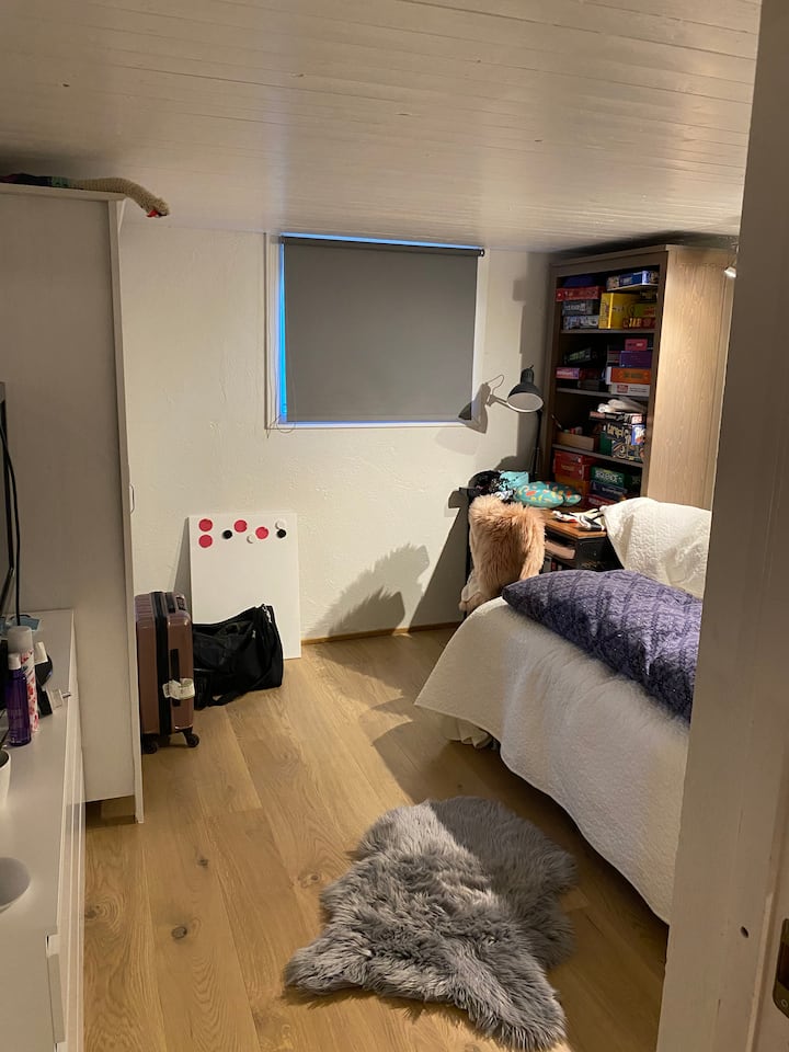 Dormitorio en el sótano