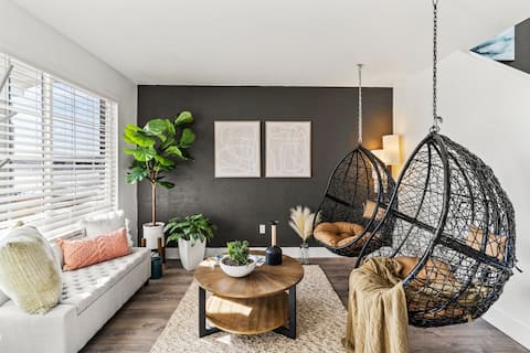 Boho Retreat w/ Kitchen & Views